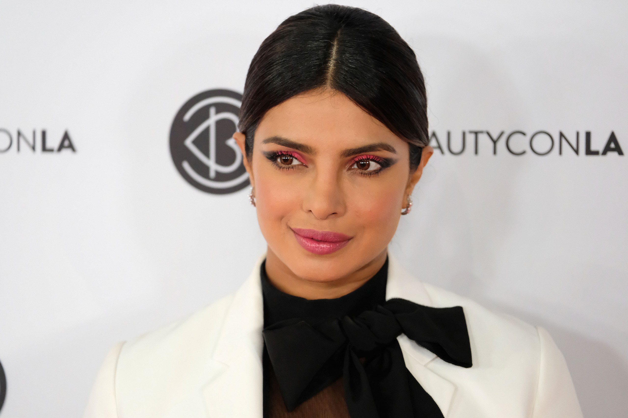 Priyanka Chopra looks flawless in her sun-kissed selfie