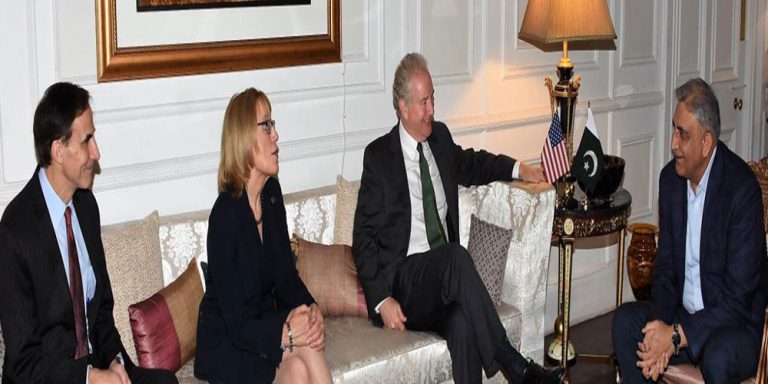 Army Chief meets US Senators