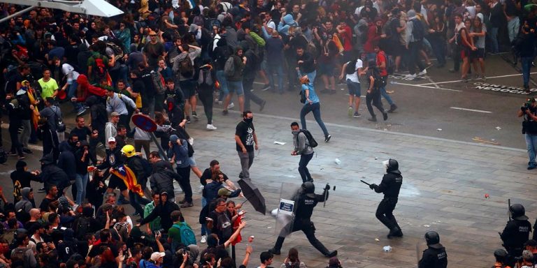 Catalan separatists, police clash in fresh violence