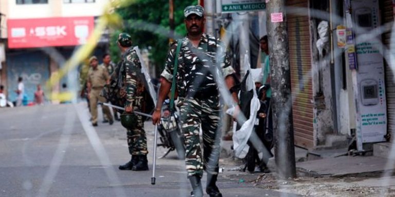 CURFEW IN kASHMIR