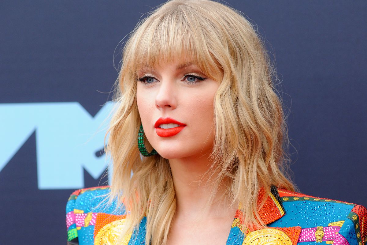 Taylor Swift to Receive First-Ever Woman of the Decade Award
