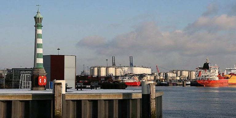 Netherlands: 25 migrants found in refrigerated containers
