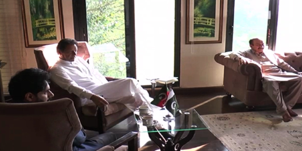 Imran Khan met local leaders of Pakistan Tehreek-e-Insaf