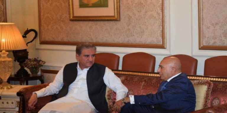 shah mahmood qureshi with shoaib kothawala
