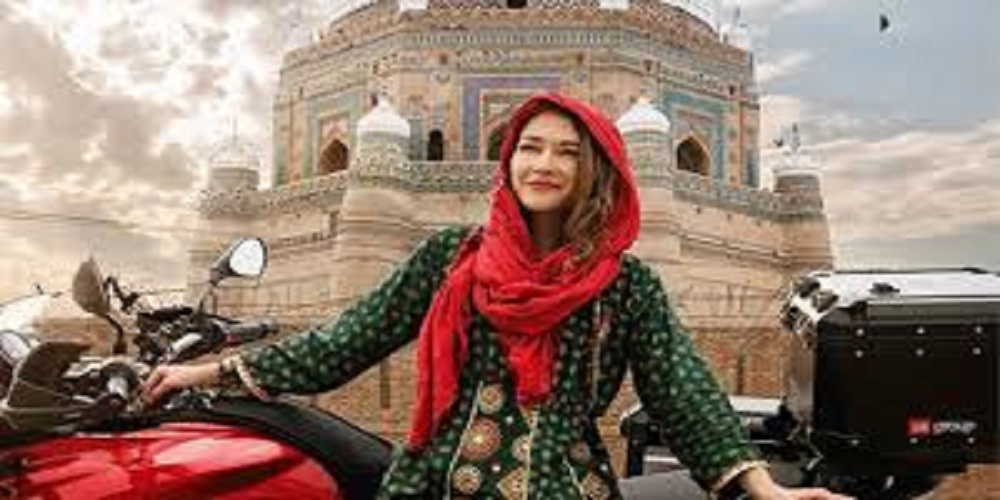 Famous Travel Vlogger and motorcyclist Rosie Gabriel shared a video while she was reciting Kalama-e-Shadat to embrace Islam.