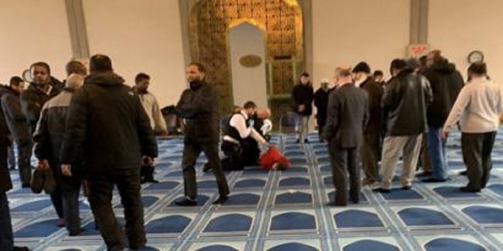 London: Man arrested for stabbing muezzin in Mosque