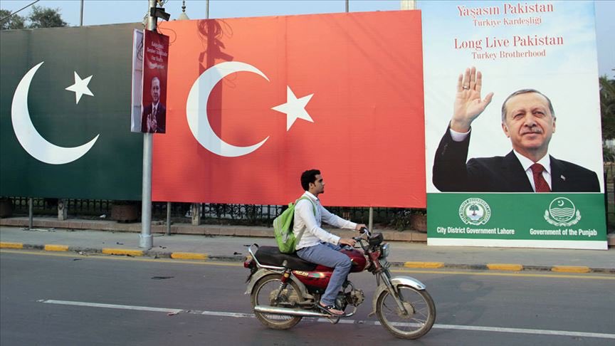 Erdogan visits Pakistan