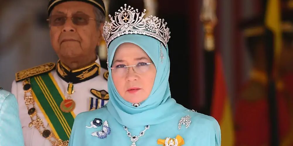 Malaysia's Queen cooks meals for hospital workers amid amid COVID-19 outbreak