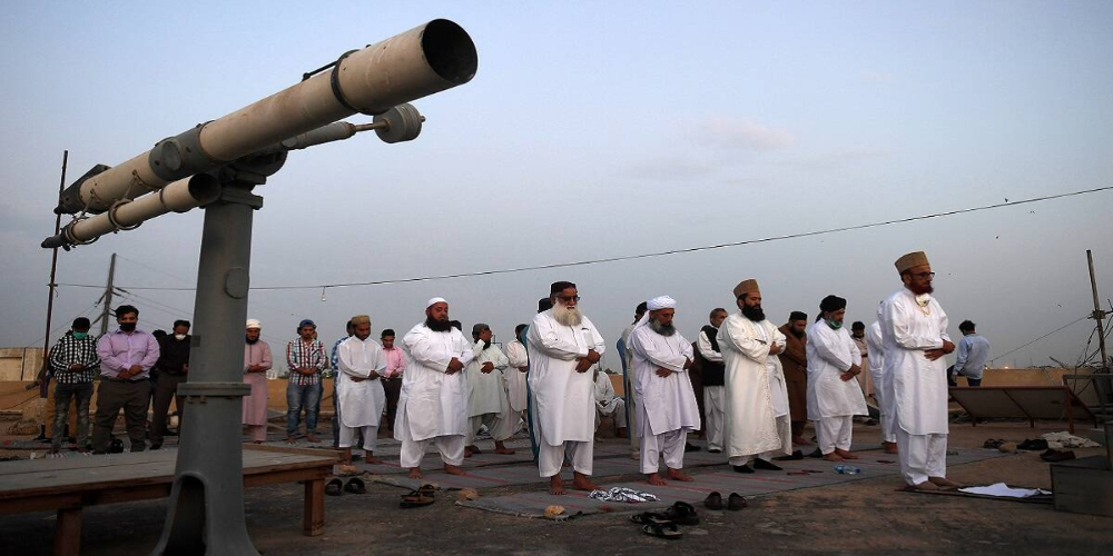 Eid-ul-fitr 2020: Mufti Muneeb chairs meeting to sight Eid moon