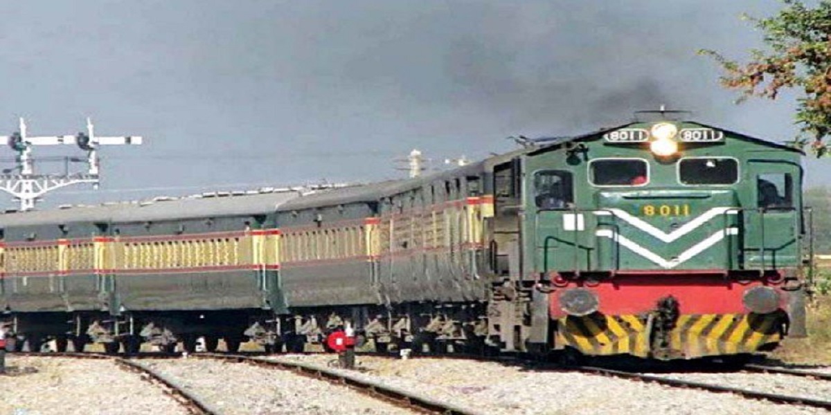 Railway employees protest as government decides not to increase salaries