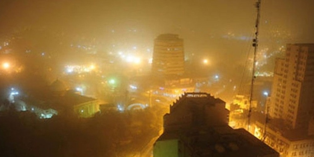 Dust storm hits different parts of Karachi