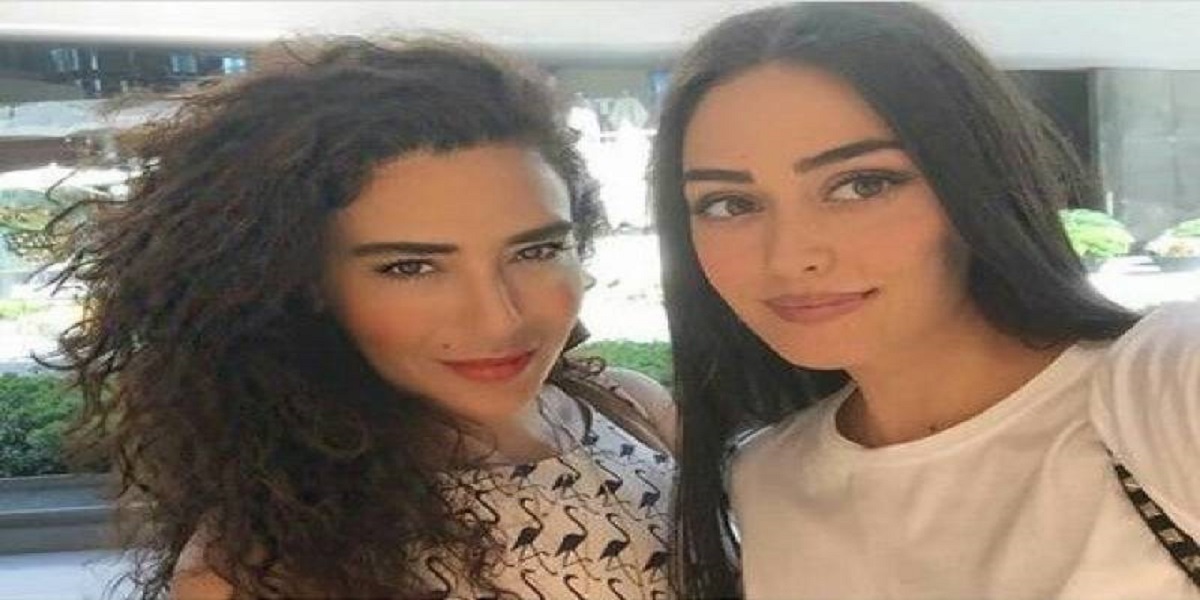 Ertugrul actress Esra Bilgic kisses her co-star, video viral