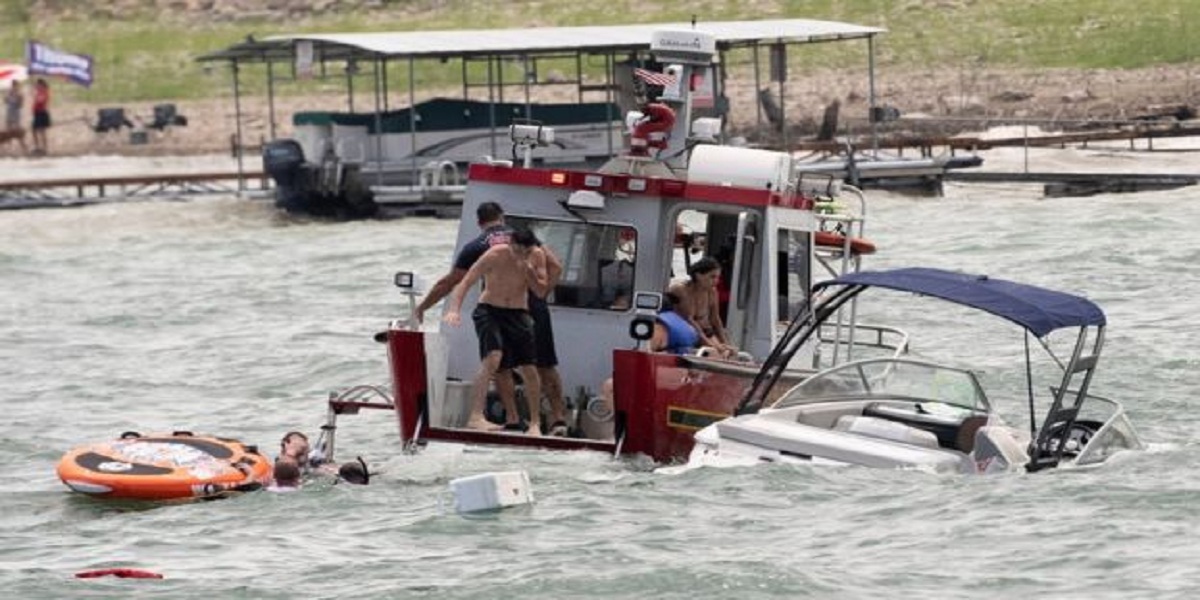 Several boats sink at pro-Trump parade in Texas