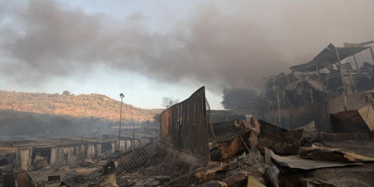 Fire destroys migrant camp in Greece