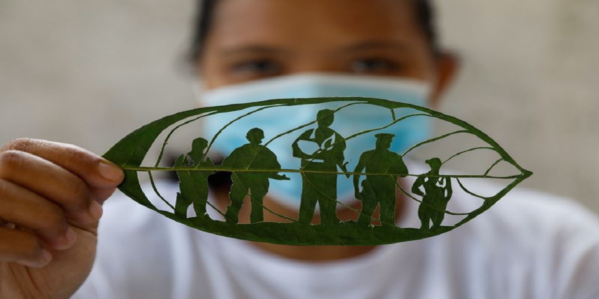 Filipina cashes in on her leaf art business after factory after layoff