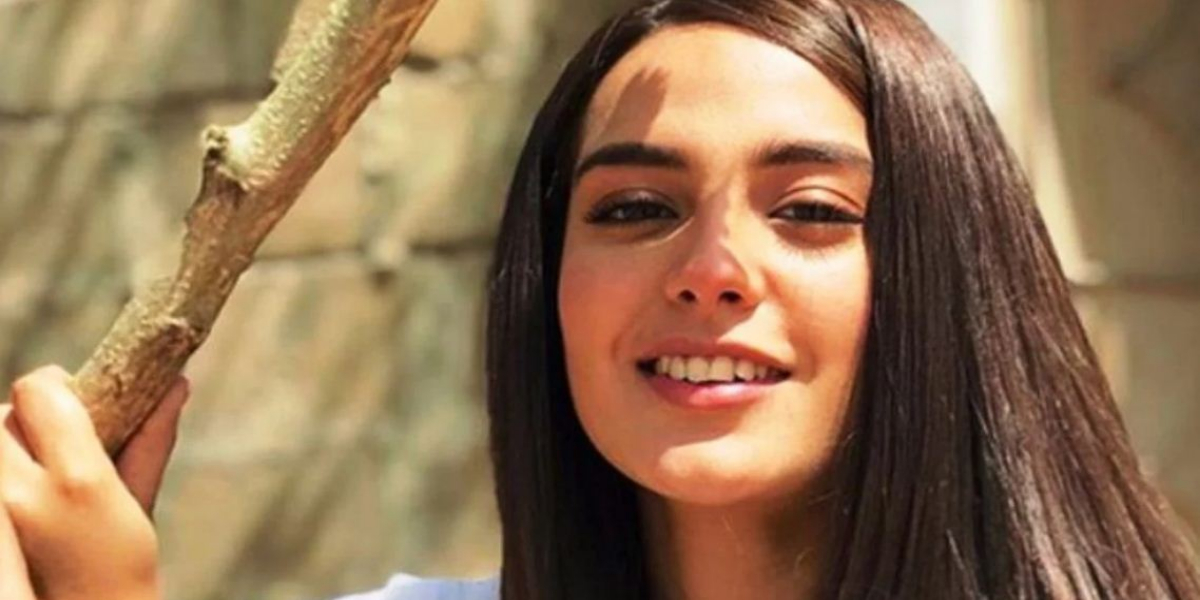 Iqra Aziz poses for a morning selfie with her son Kabir Hussain