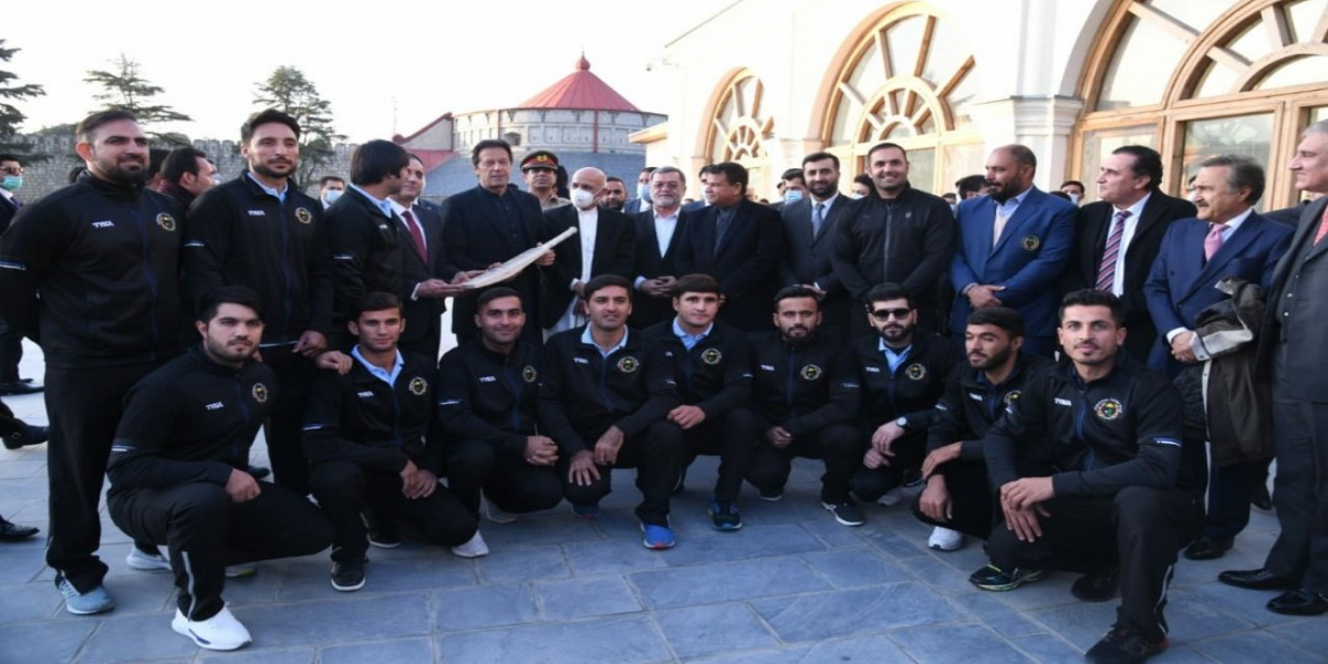 Afghan Cricket Team signed bat to PM