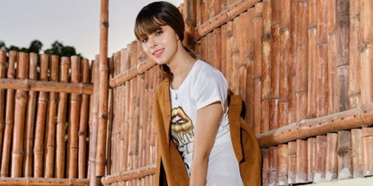 Nimra Khan Shares Adorable Photos With This Furry Creature