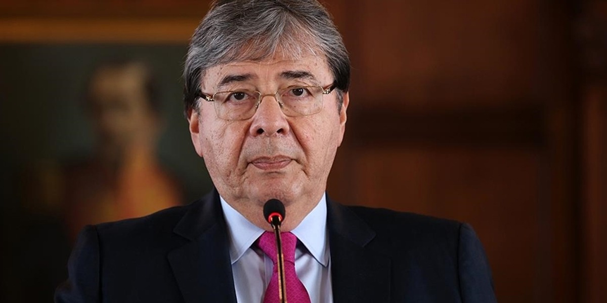 Colombian defense minister dies of COVID-19