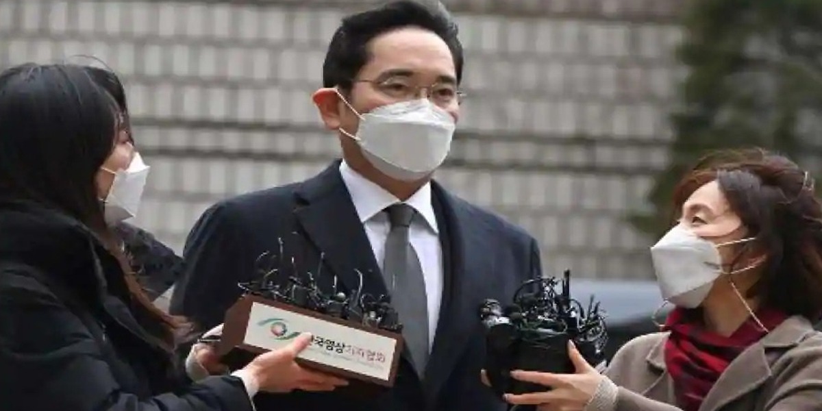 Samsung Billionaire Heir Gets 2.5 Years Prison For Bribery