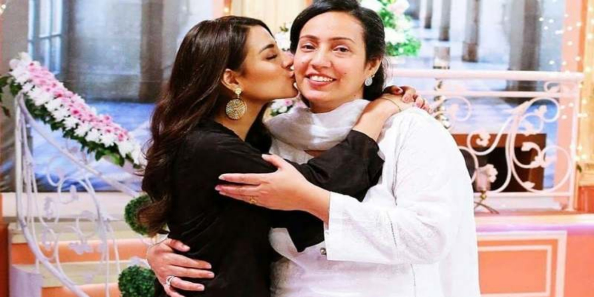 Iqra Aziz's mother