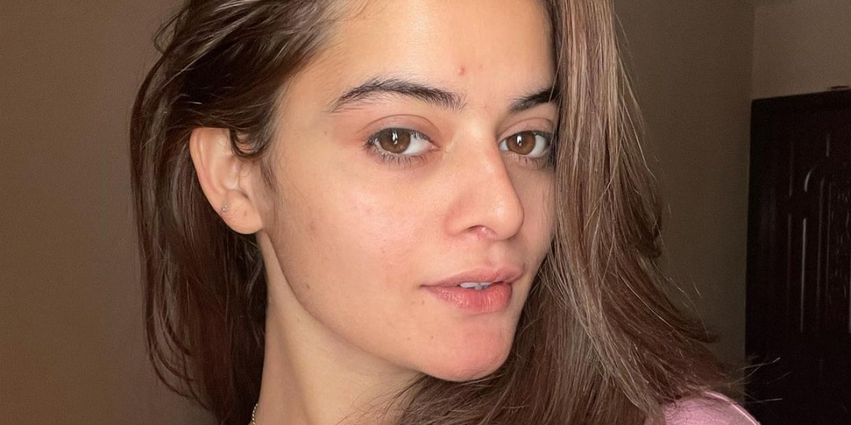 Minal Khan filterless