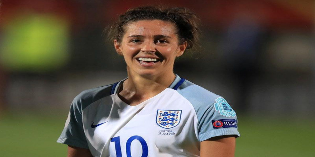 Fara Williams has announced she is to retire at the end of the season.
