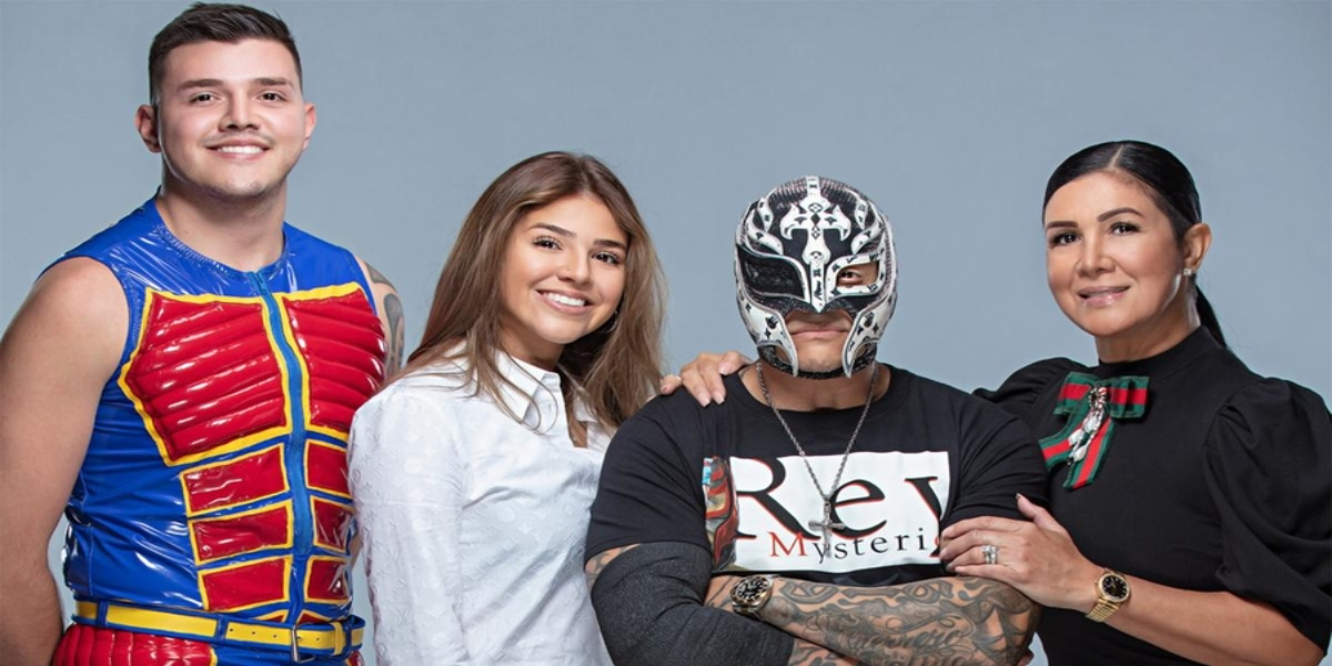 Rey and Dominik Mysterio Became The First Father / Son Duo To Win WWE Gold.