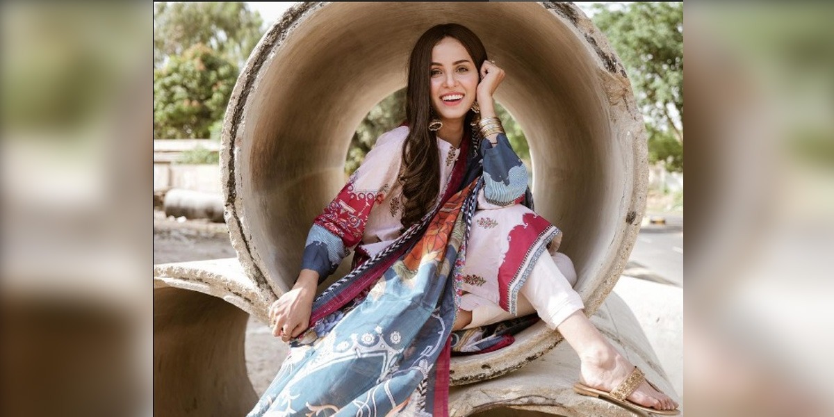 Nimra Khan Looks Ravishing In New Pictures, Melts Hearts With Her Smile