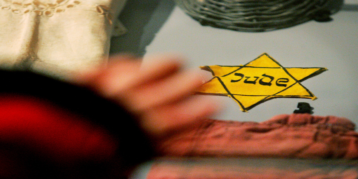 US Shop Faces Backlash For Selling 'Not Vaccinated' Yellow Star T-shirt