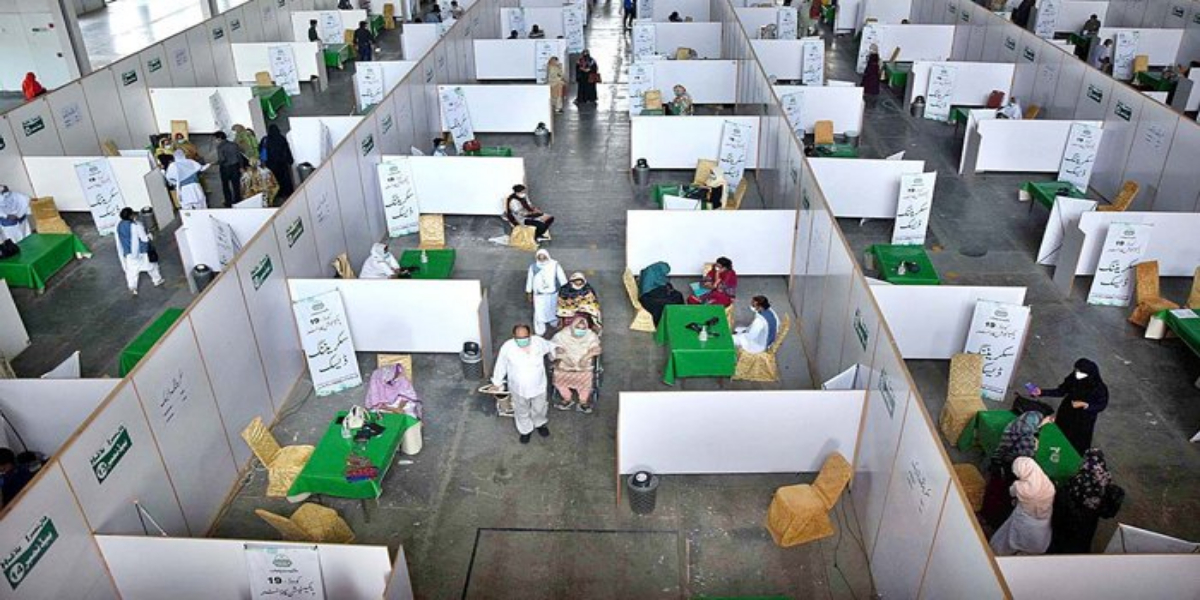 NCOC Decides To Open Walk-In Vaccinations For People Over 30