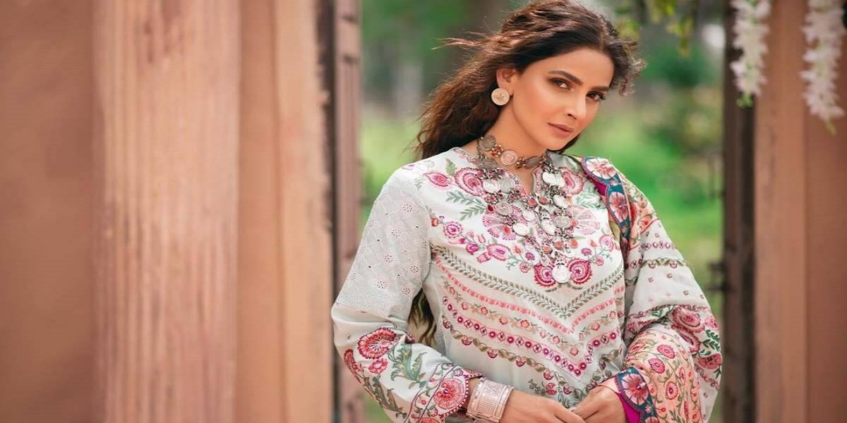 Saba Qamar eidi