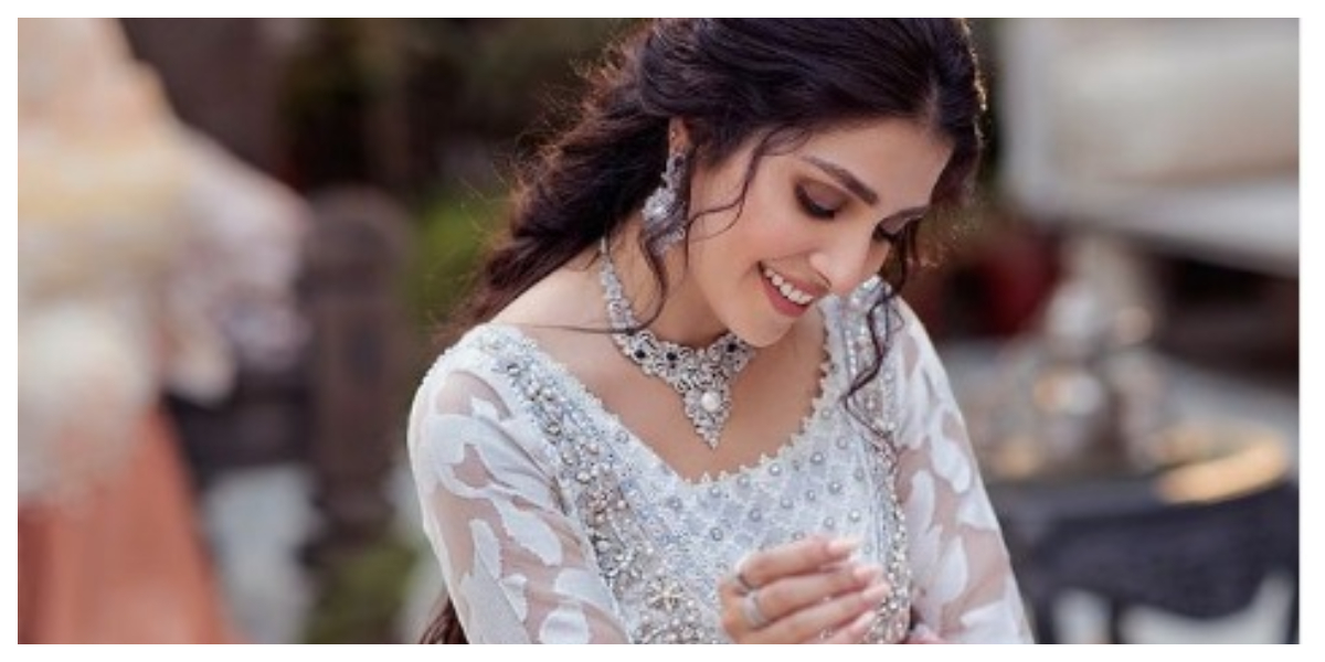 Ayeza Khan Charming Photos In White Dress Goes Viral