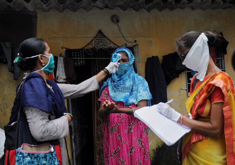 Indian experts urge faster vaccinations