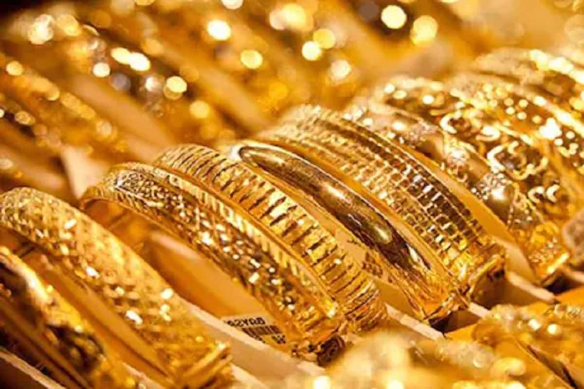 Desperate Indians sell family gold to survive Covid cash crunch