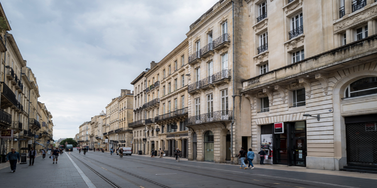 France prohibits Nonessential Travel for Unvaccinated Americans