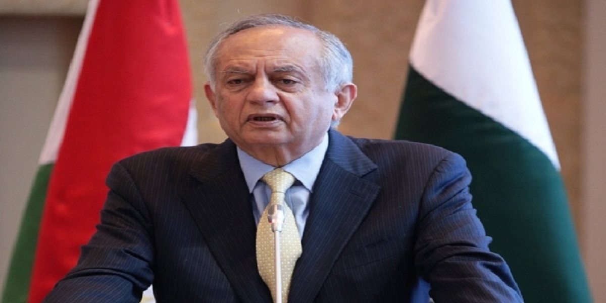 Pakistan to seek individual trade deals with Saudi, UAE, Oman: Razak Dawood