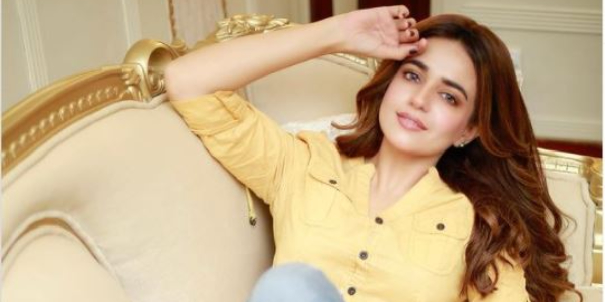 Sumbul Iqbal wishes a Happy New Year 2022 to everyone!