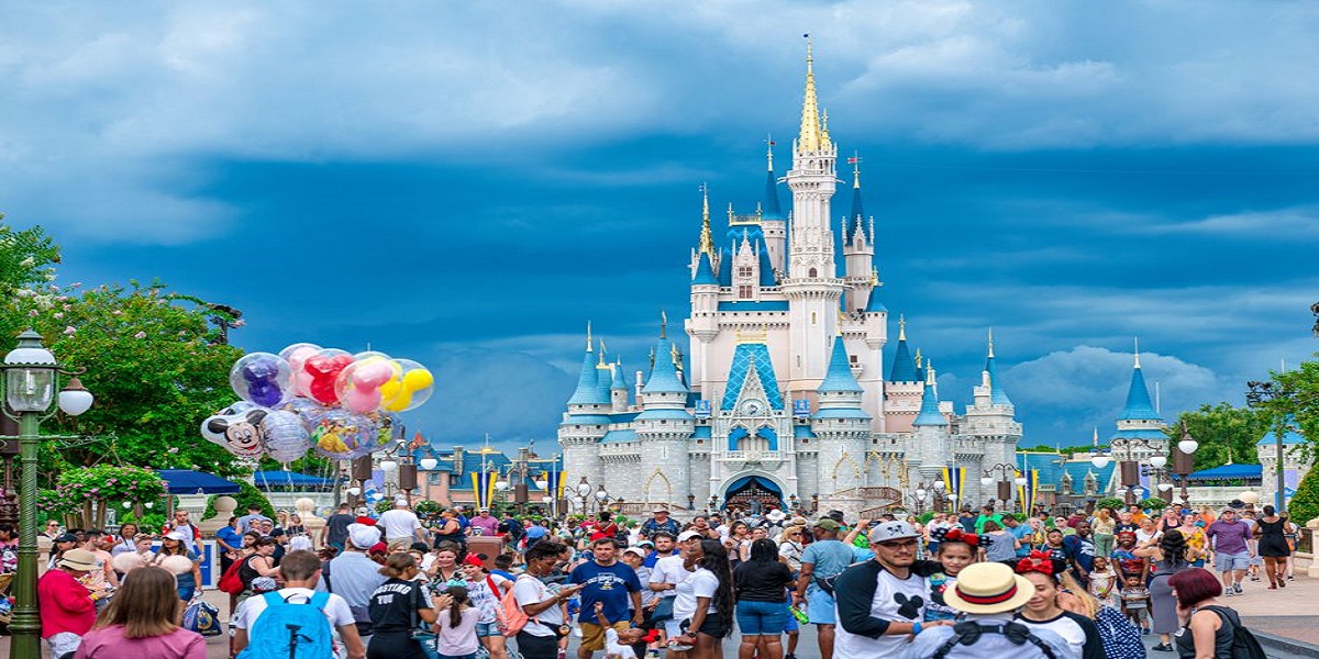 Disneyland Will Extend Holiday Season Celebrations
