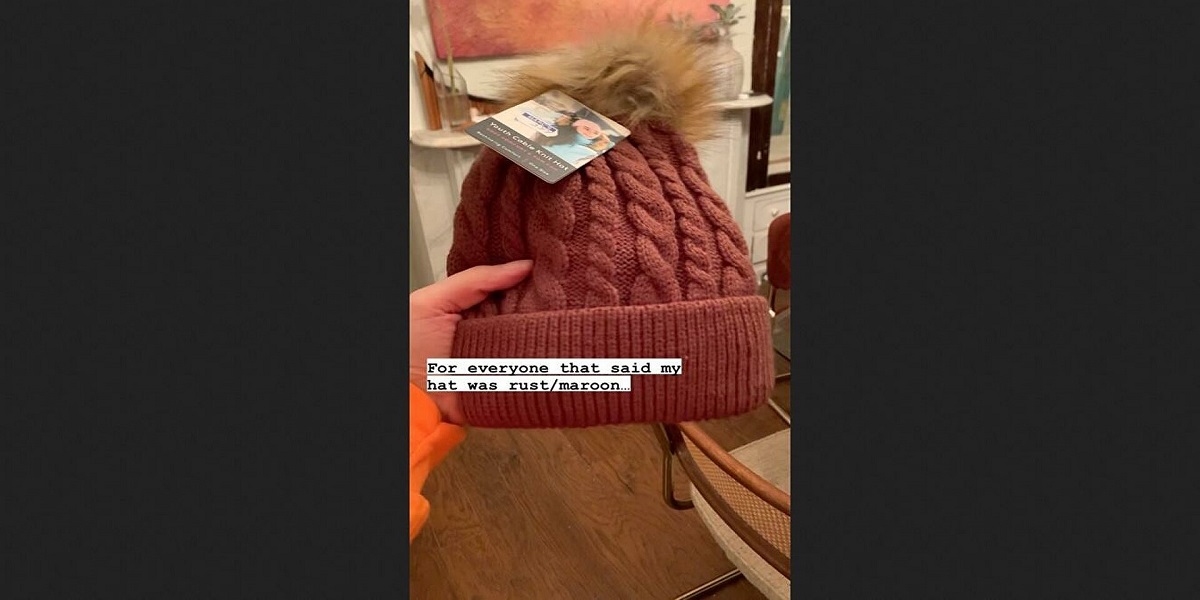 Netizens are confused about the color of a woolen, is it "Maroon or Green"