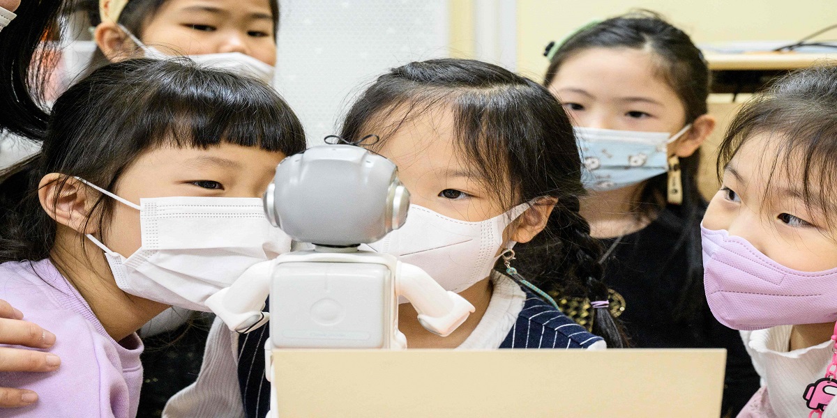 Seoul trials pint-sized robots in nursery schools