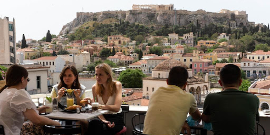Greece's restaurant, cafe owners call for further support amid COVID-19 restrictions
