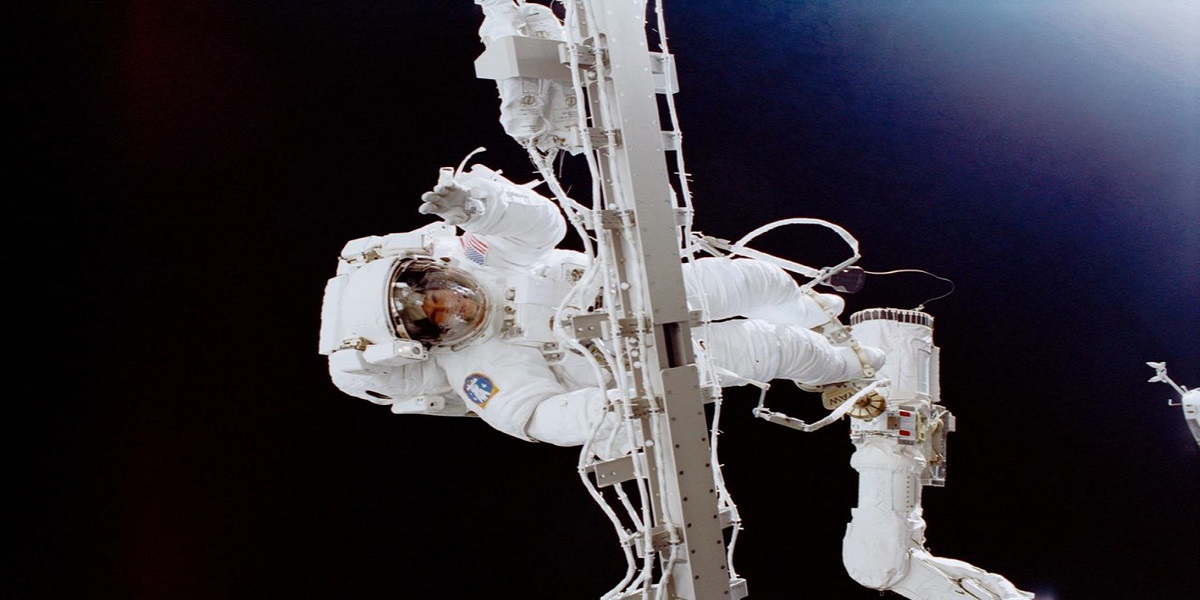 Long time space flights can cause brain damage