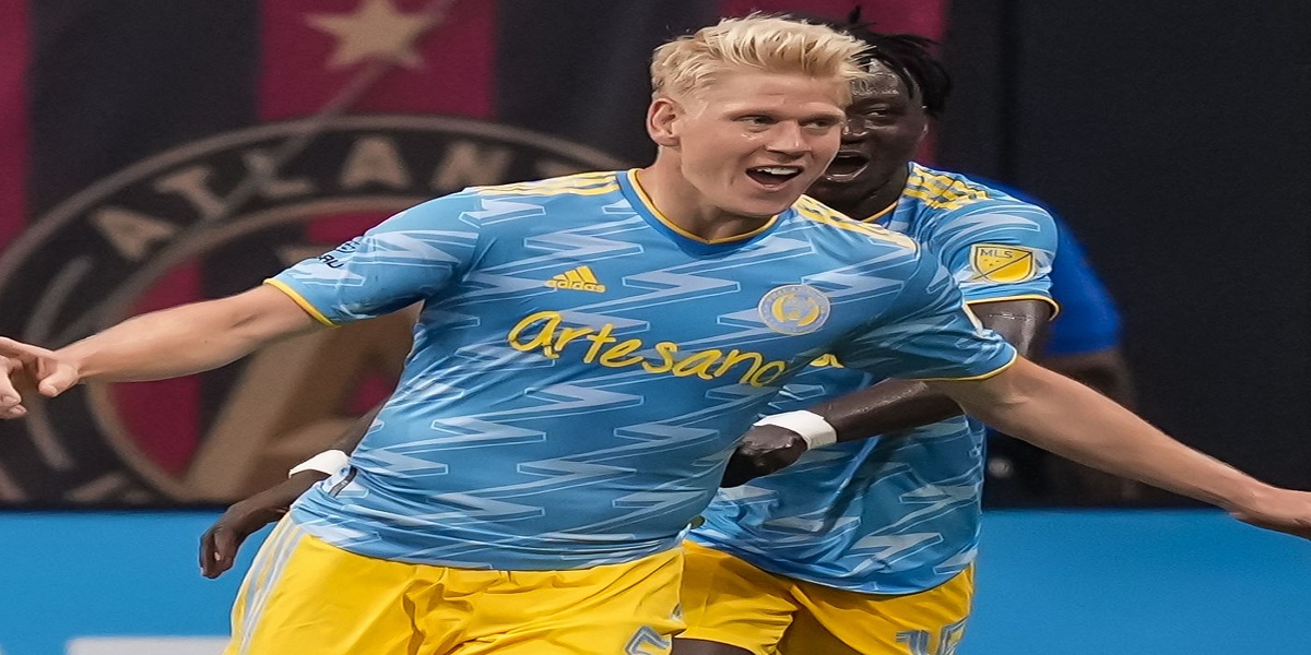 Late Glesnes strike lifts Philadelphia in MLS Cup playoffs