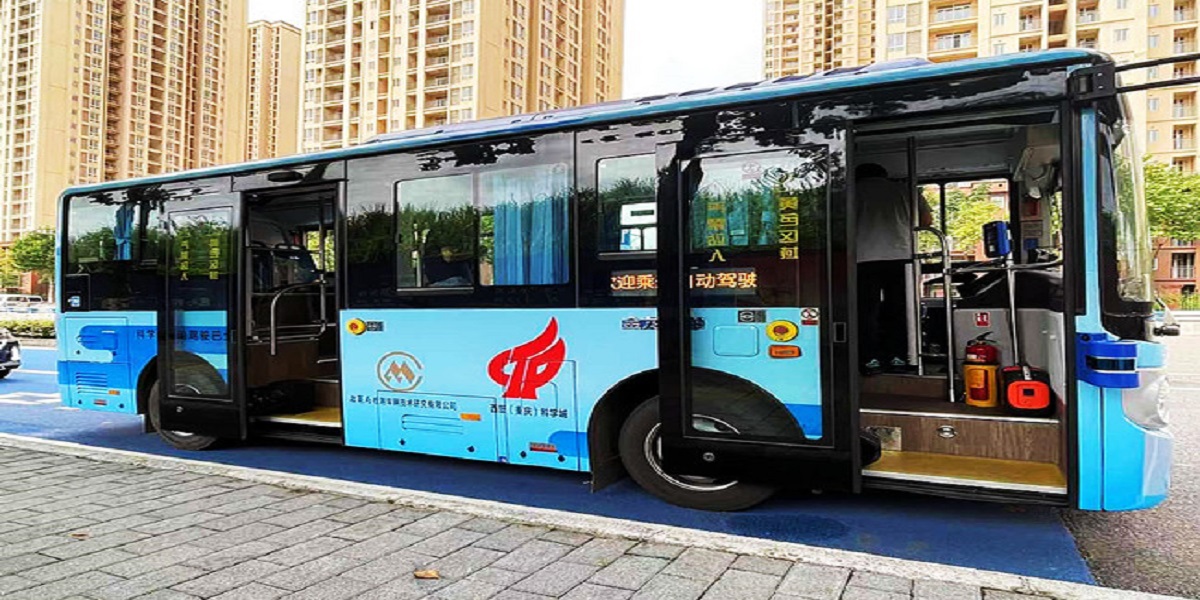 Self-driving buses start trial commercial operation in China's Chongqing