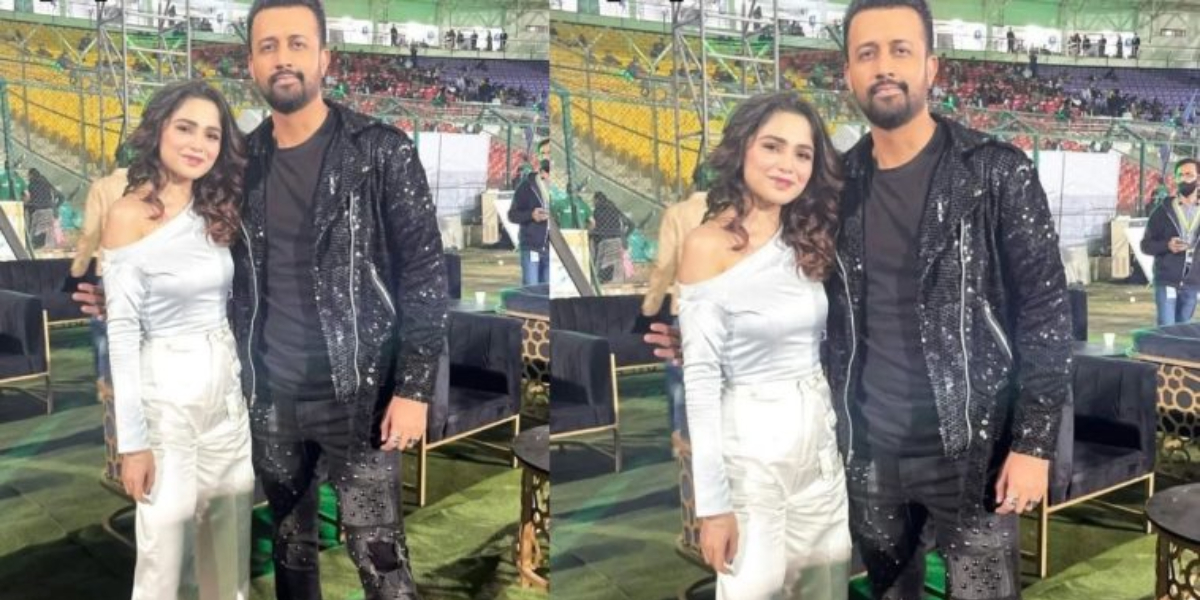 Atif Aslam wins hearts after his PSL 7 photo with Aima Baig goes viral