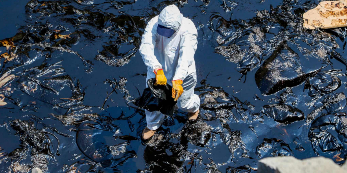 UN experts land in Peru to help clean up an oil spill