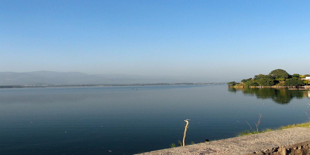 Pakistan Navy diver recovers female’s body from freezing waters of Rawal Lake