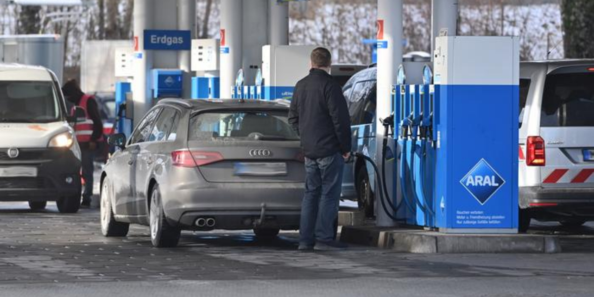 Gasoline prices in Germany climb to a new record high