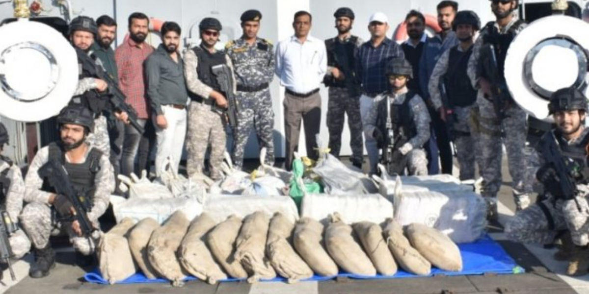 Indian Navy, narcotics control unit seize a large amount of narcotics in high seas